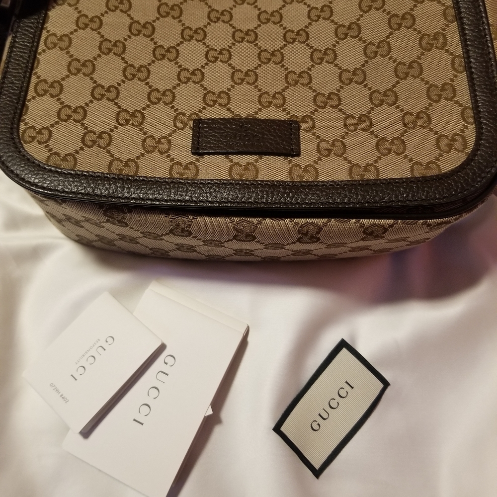 Gucci bag is unisex  new with tag worn only once u can wear across the shoulders